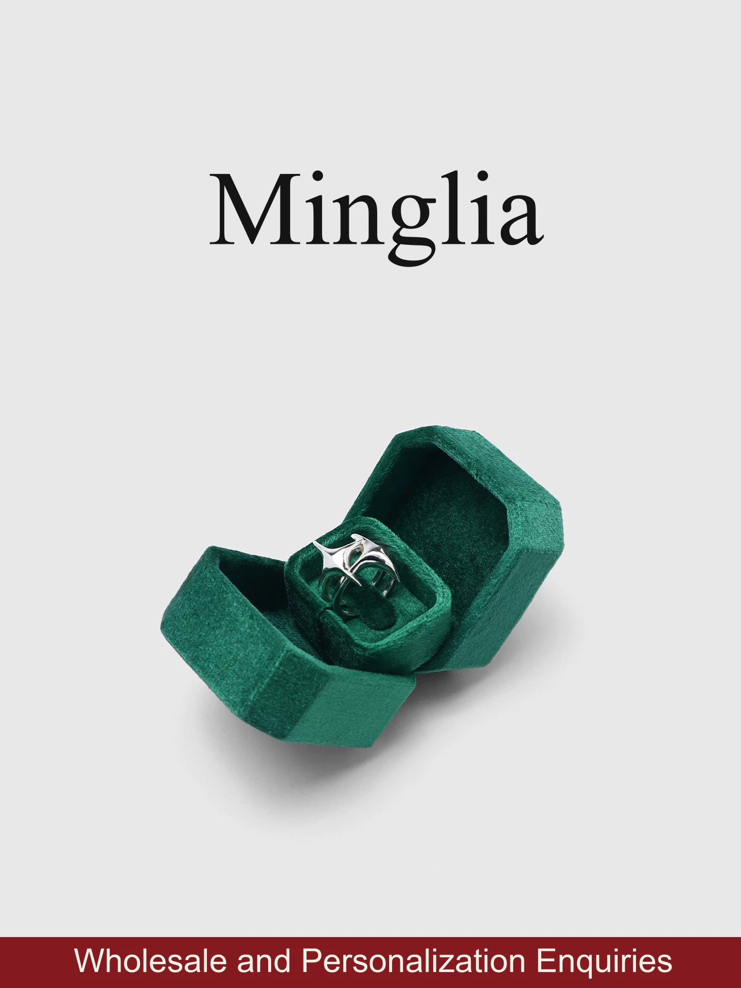 JT0037 Faceted velvet ring box, shown in Emerald green